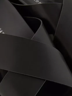 Klapki ze skrzyżowanymi paskami