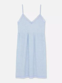 Koszula nocna z dekoltem w serek wykończona koronką