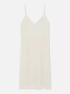 Koszula nocna z dekoltem w serek wykończona koronką