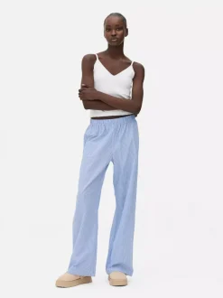 Krótka ażurowa koszulka na ramiączkach do spania