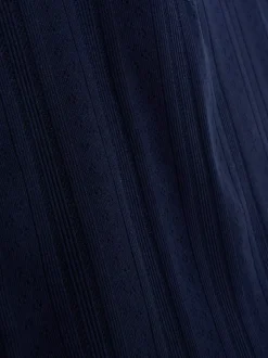 Krótka ażurowa koszulka na ramiączkach do spania