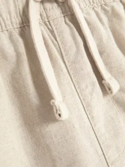 Krótkie chinosy ściągane sznurkiem