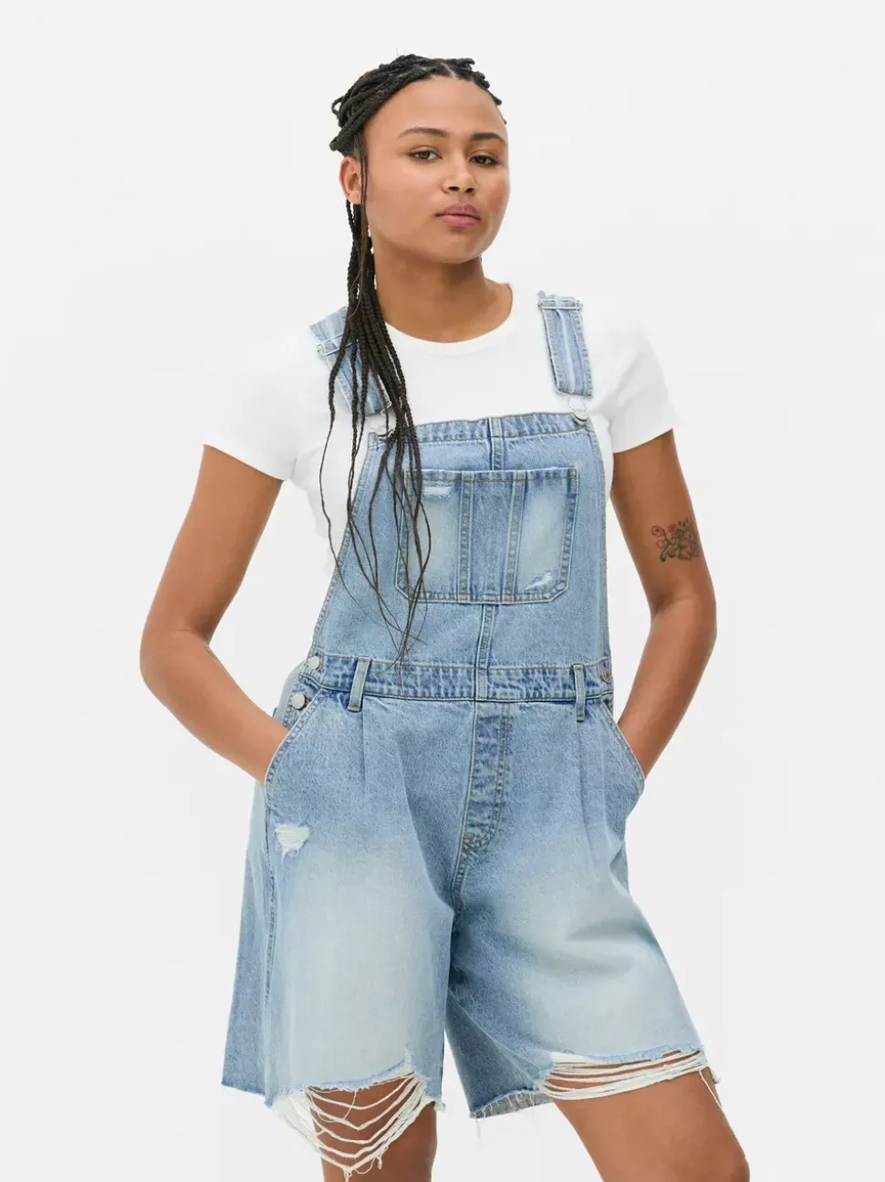Krótkie ogrodniczki jeansowe