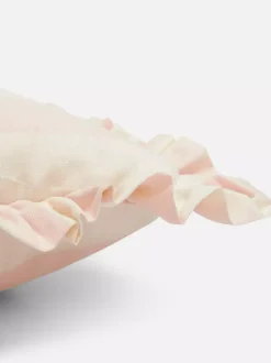 Kwadratowa poduszka w paski z falbankami