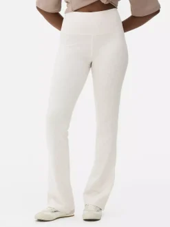 Legginsy do jogi z rozkloszowanymi nogawkami