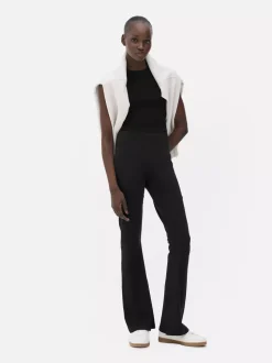 Legginsy z wysokim stanem i szeroką nogawką