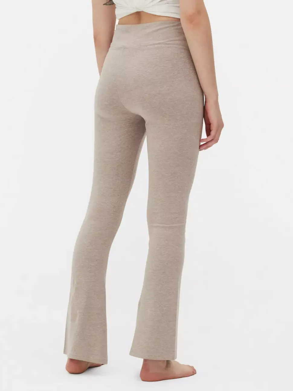 Legginsy z wysokim stanem i szeroką nogawką