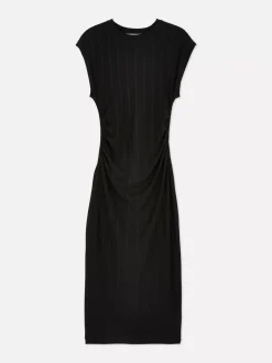 Marszczona sukienka midi z prążkowanej dzianiny