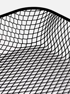 Mały koszyk z drucianej siatki