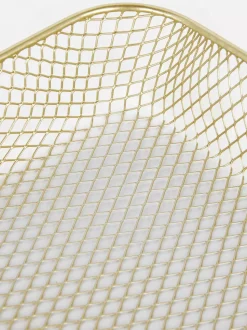 Mały koszyk z drucianej siatki