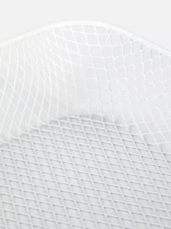 Mały koszyk z drucianej siatki