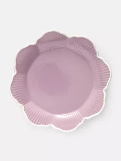 Mały talerz z muszelkowym wykończeniem