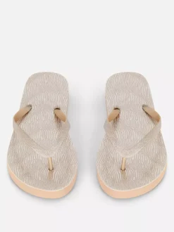 Metaliczne japonki z odkrytymi palcami