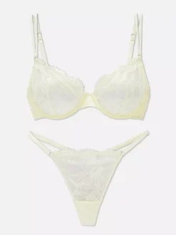 Miękki stanik i stringi z kwiatowym haftem, zestaw