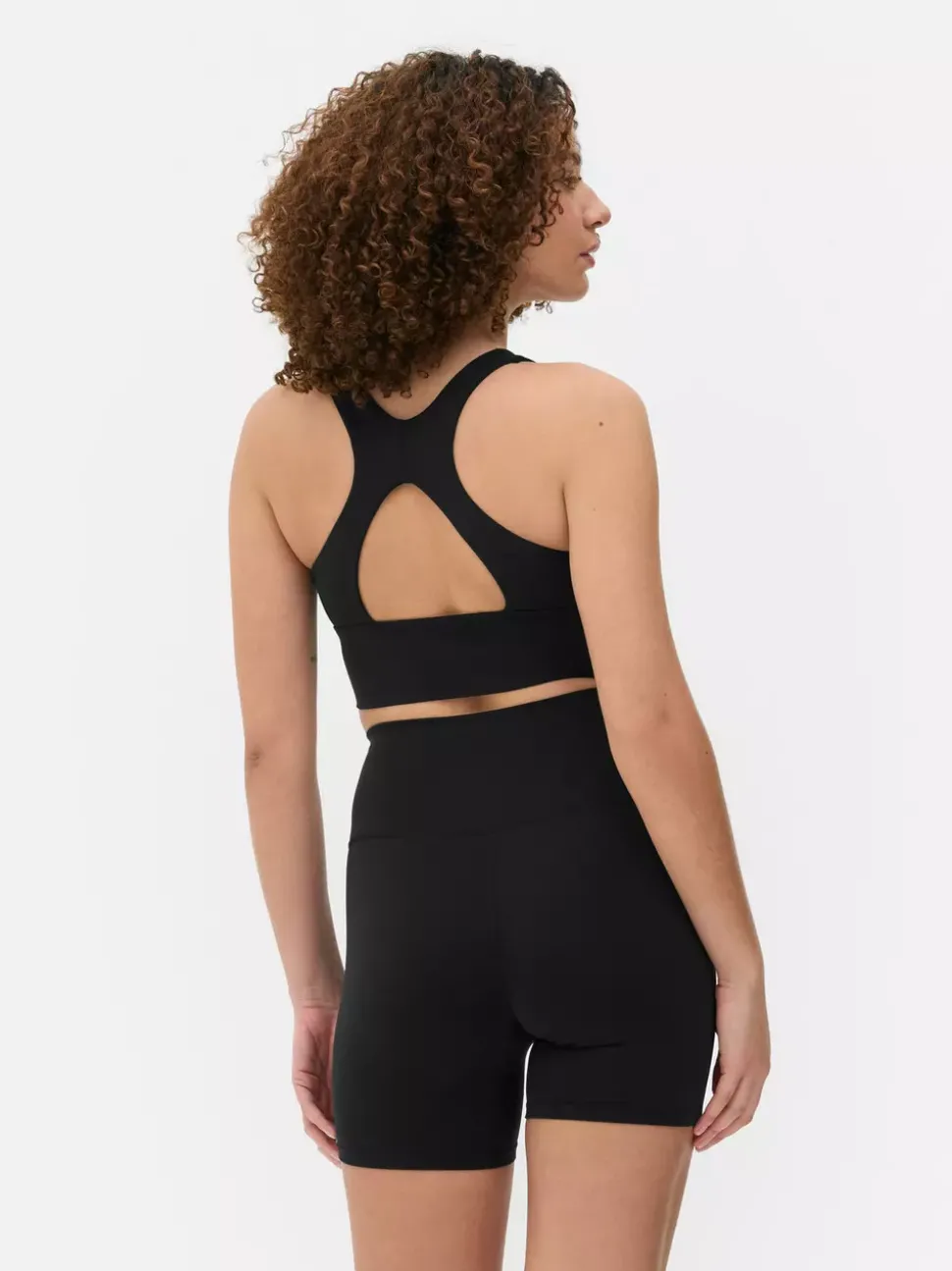 Miękki top o skróconym kroju z marszczeniami