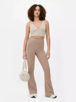 Miękkie legginsy z rozszerzaną nogawką