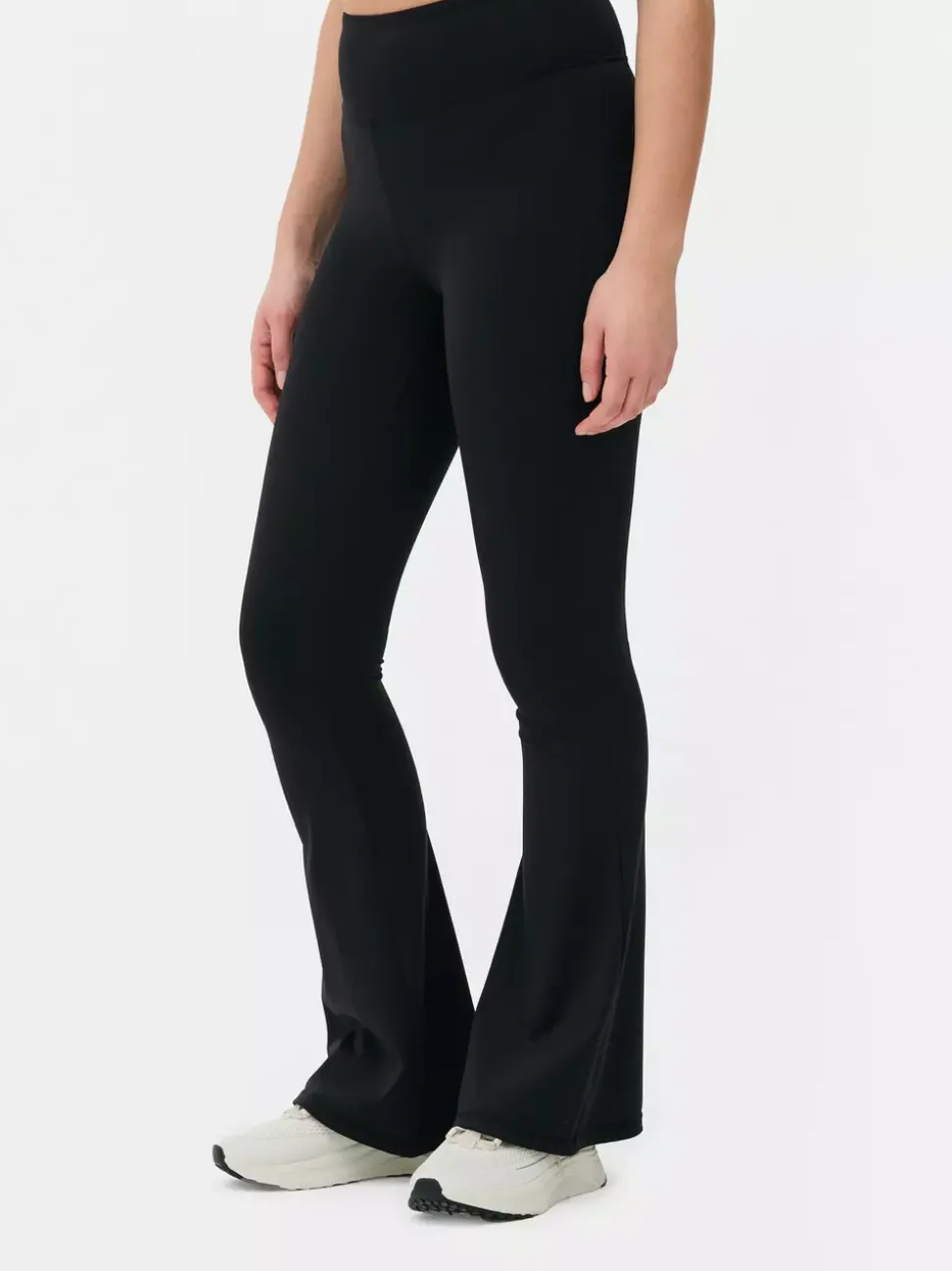 Miękkie legginsy z rozszerzaną nogawką