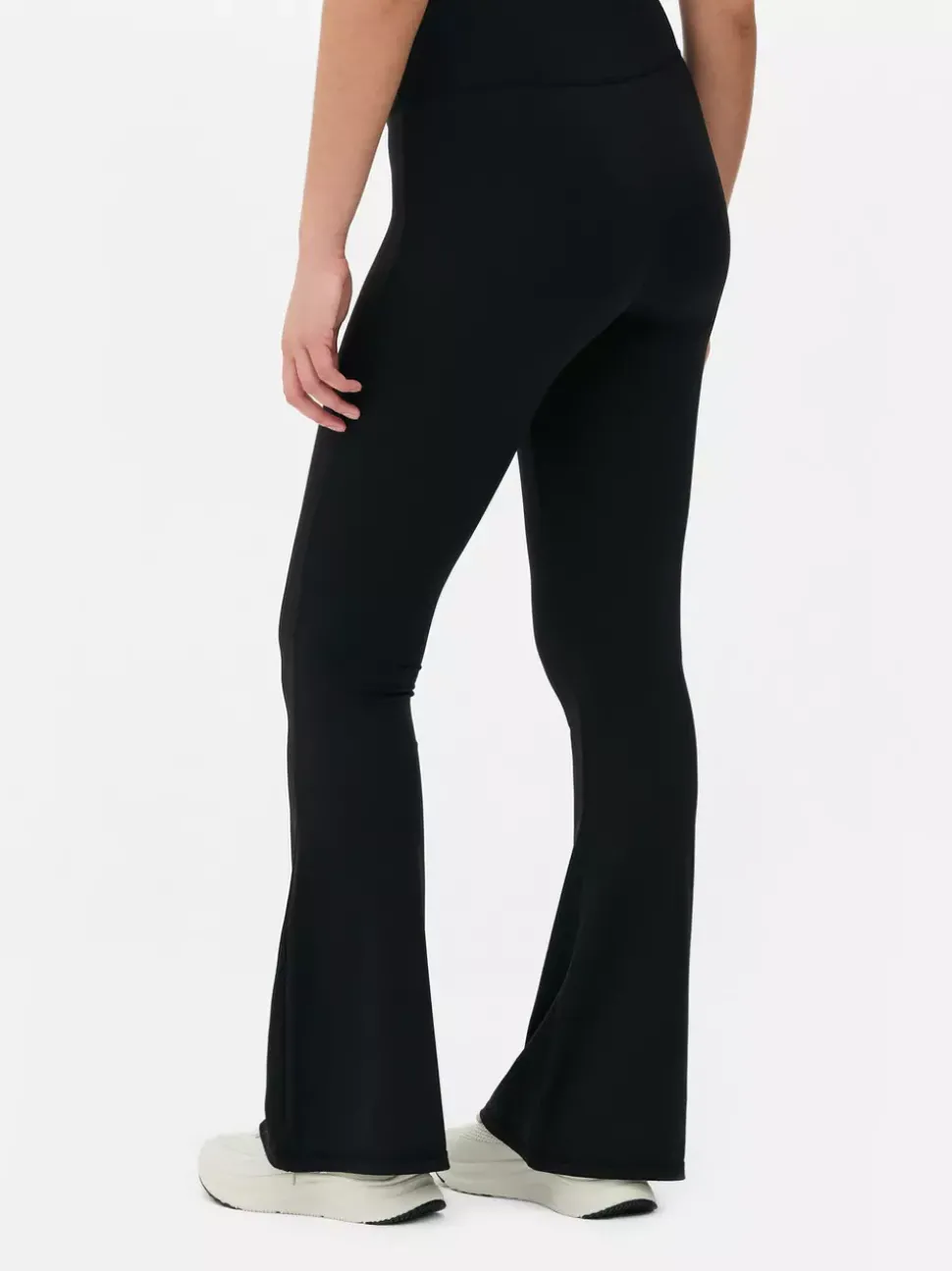 Miękkie legginsy z rozszerzaną nogawką