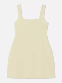 Minisukienka na ramiączkach z kwadratowym dekoltem