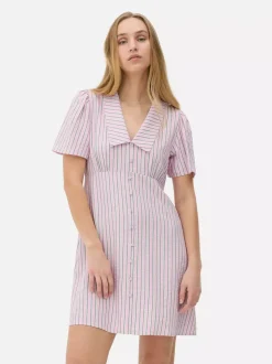 Minisukienka popołudniowa w paski z guzikami
