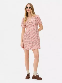 Minisukienka popołudniowa z kołnierzykiem na guzik