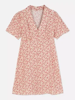 Minisukienka popołudniowa z kołnierzykiem na guzik