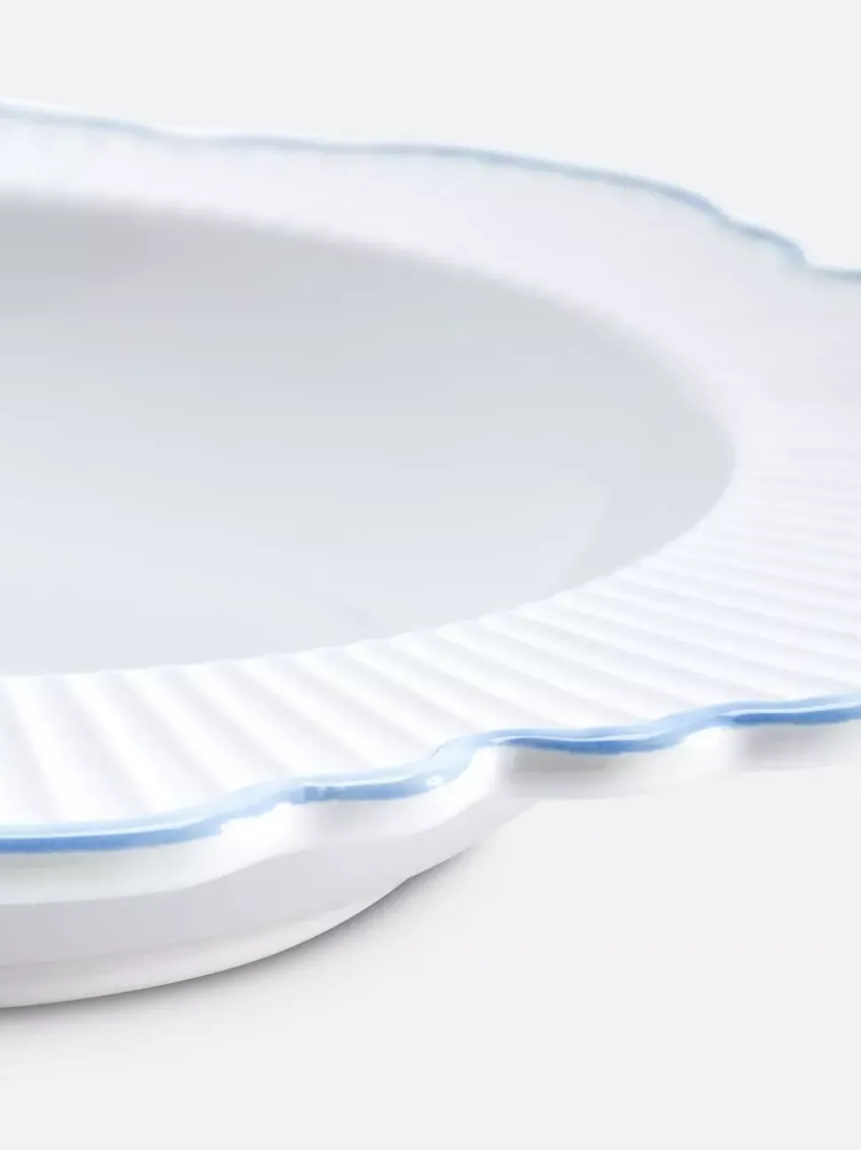 Miska na makaron z muszelkowym wykończeniem