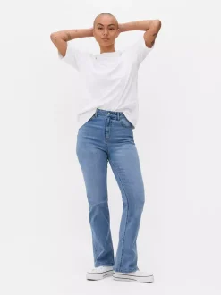 Modelujące jeansy o kroju slim z rozszerzaną nogawką