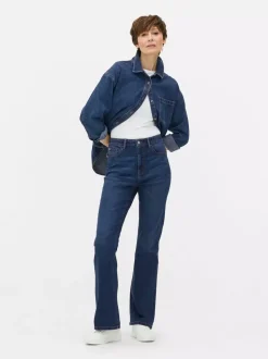 Modelujące jeansy o kroju slim z rozszerzaną nogawką