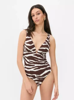 Modelujący strój kąpielowy z dekoltem w serek