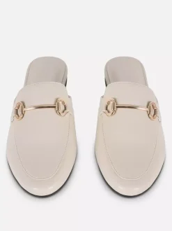 Mokasyny typu mule ze sprzączką