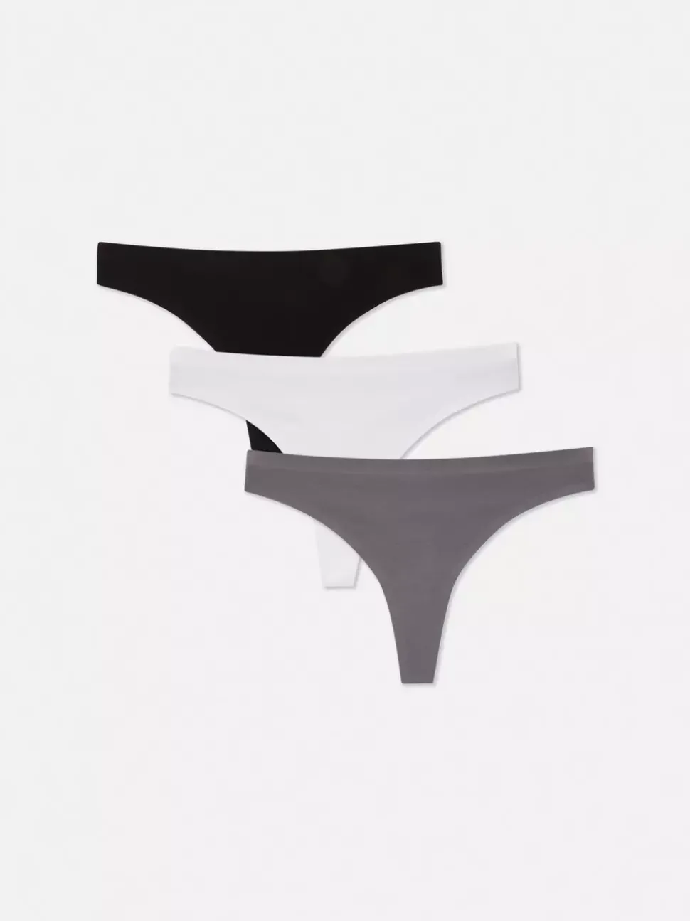 Niewidoczne stringi w stonowanych kolorach, 3 pary