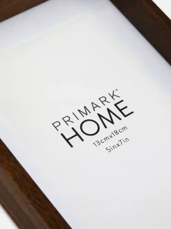 Niezbędna drewniana ramka na zdjęcia na stojaku