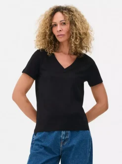 Niezbędny T-shirt z dekoltem w serek