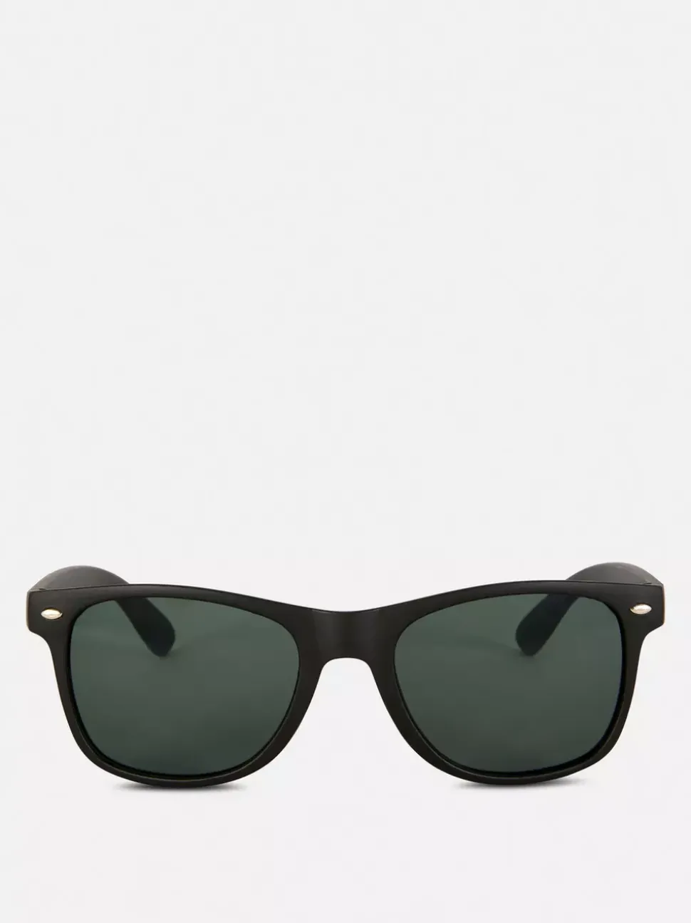 Okulary przeciwsłoneczne w kwadratowej oprawie