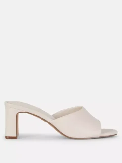 Pantofle bez pięty na słupku