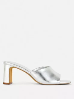 Pantofle bez pięty na słupku