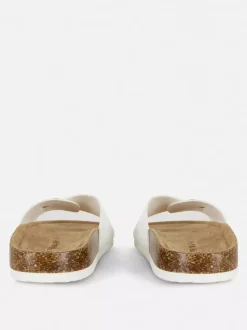 Płaskie sandały z pojedynczym paskiem