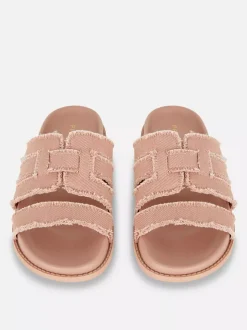 Płaskie sandały z przeplatanym wzorem