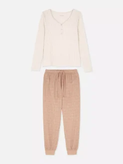 Piżama z długim rękawem i spodniami w kratę