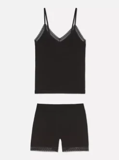 Piżama z topem na ramiączkach i szortami z koronką
