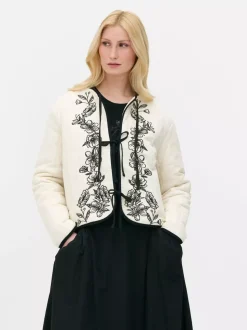 Pikowana kurtka z haftem