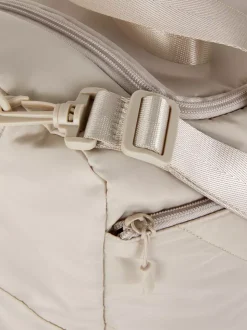 Pikowana torba kabinowa mieszcząca się pod fotelem