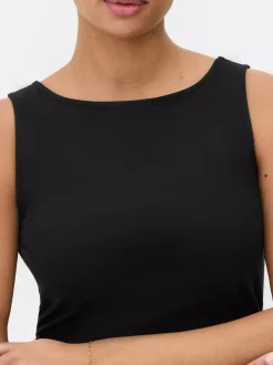 Podkreślająca sylwetkę sukienka mini z marszczeniami