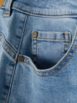 Podkreślające sylwetkę jeansy o kroju skinny