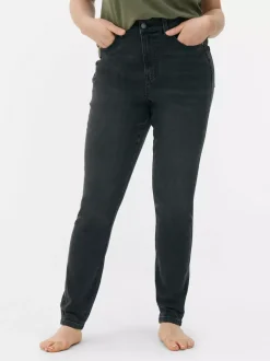 Podkreślające sylwetkę jeansy o kroju skinny