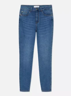 Podkreślające sylwetkę jeansy o kroju skinny