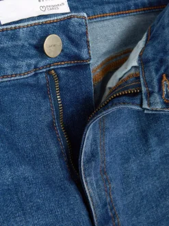 Podkreślające sylwetkę jeansy o kroju skinny