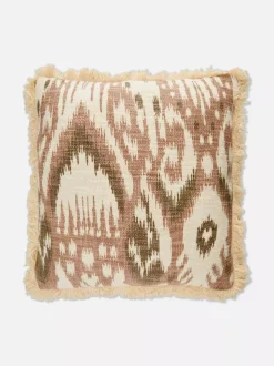Poduszka z frędzlami i wzorem ikat