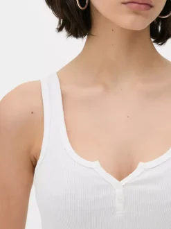 Prążkowana koszulka bez rękawów typu henley